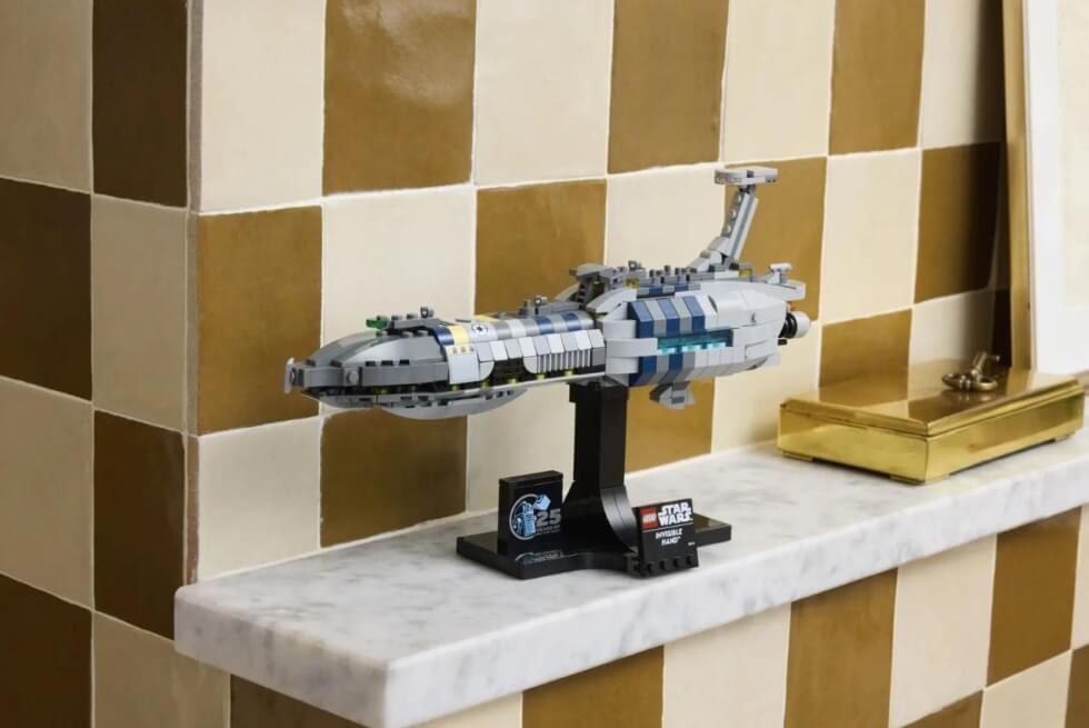 LEGO Hypes Us Up With The ‘Star Wars’ Invisible Hand Kit
