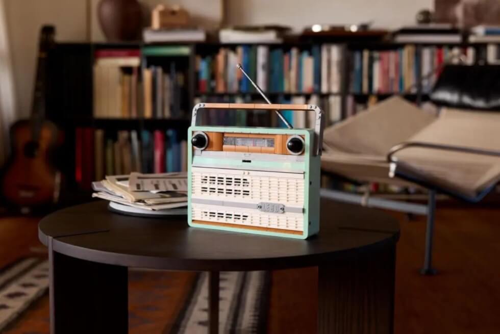 Vintage Vibes Delivered By The LEGO ICONS Retro Radio Kit