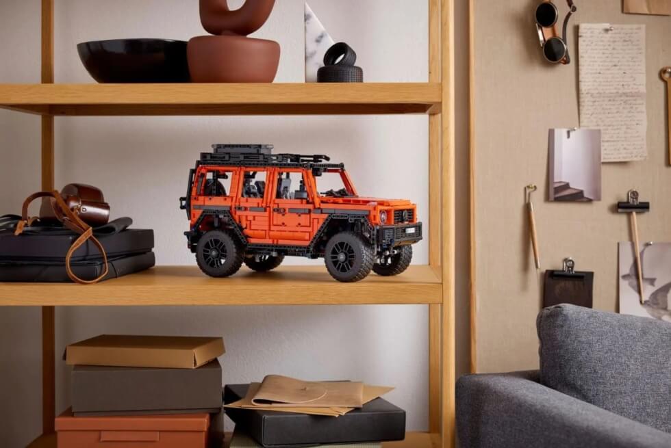 LEGO Releases Technic Mercedes-Benz G 500 Professional Line