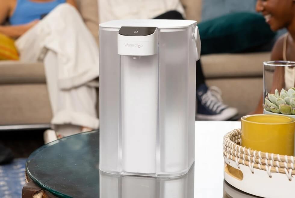 Waterdrop’s ED01 Electric Water Filter Pitcher Cleans Tap Water