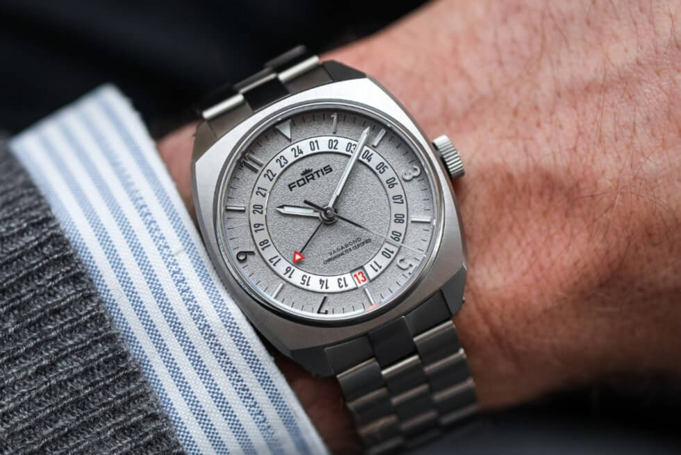 Fortis Vagabond V-40: A Classy Titanium-Clad GMT Timepiece